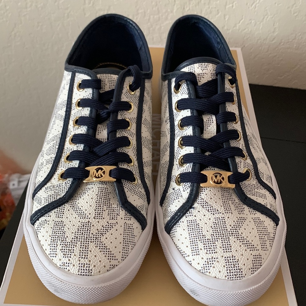 Michael Kors Boerum Sneaker in White/Navy - Picture 2 of 8